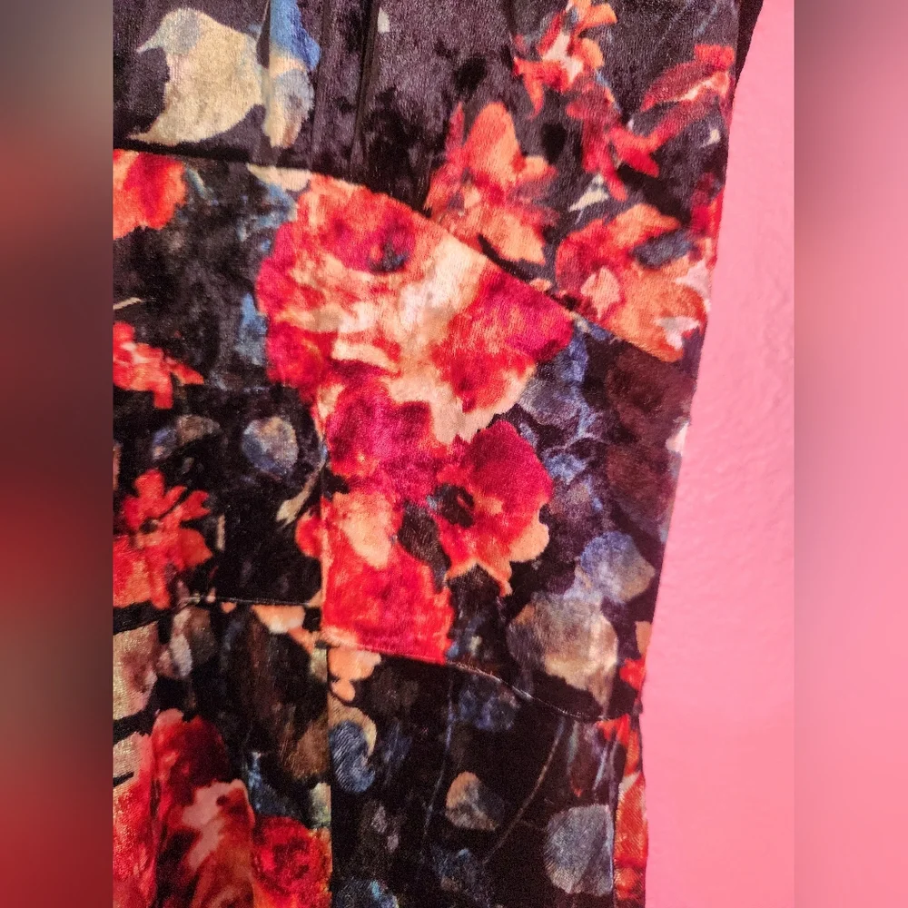 Floral Midi Dress - Black and Red - Picture 9 of 10
